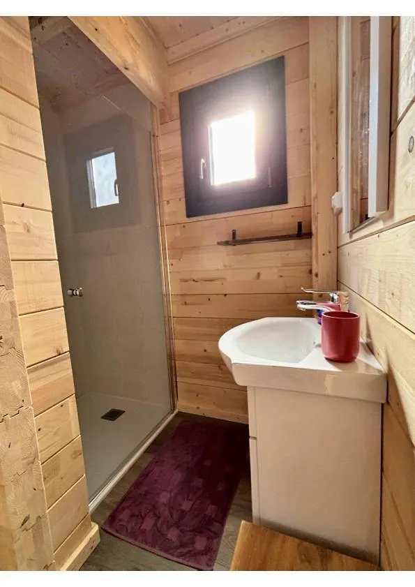 Parc Residentiel De Loisir : Le Loup Blanc Du Riou Otel Barcelonnette Tatil parkı