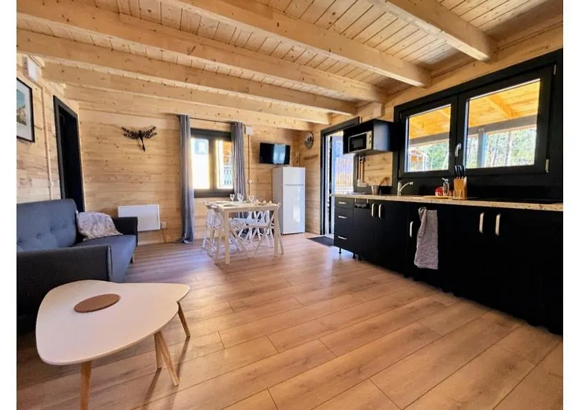 Parc Residentiel De Loisir : Le Loup Blanc Du Riou Otel Barcelonnette Tatil parkı