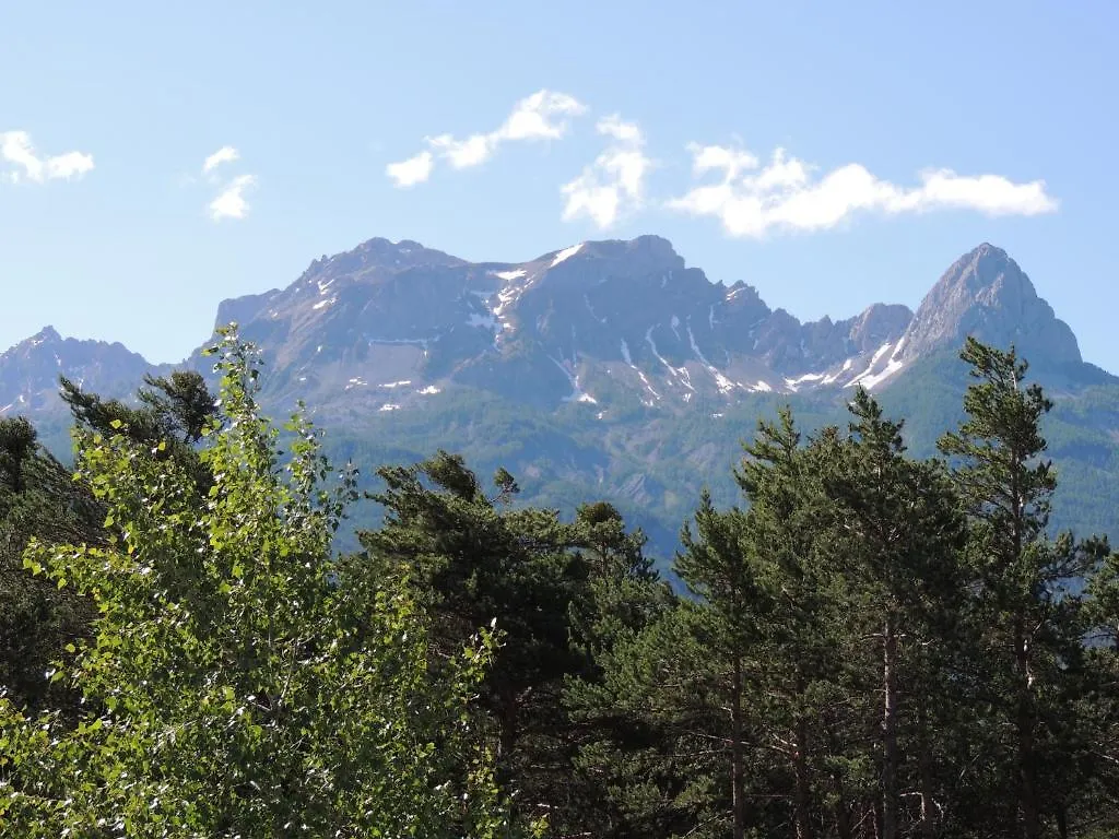 Parc Residentiel De Loisir : Le Loup Blanc Du Riou Otel Barcelonnette