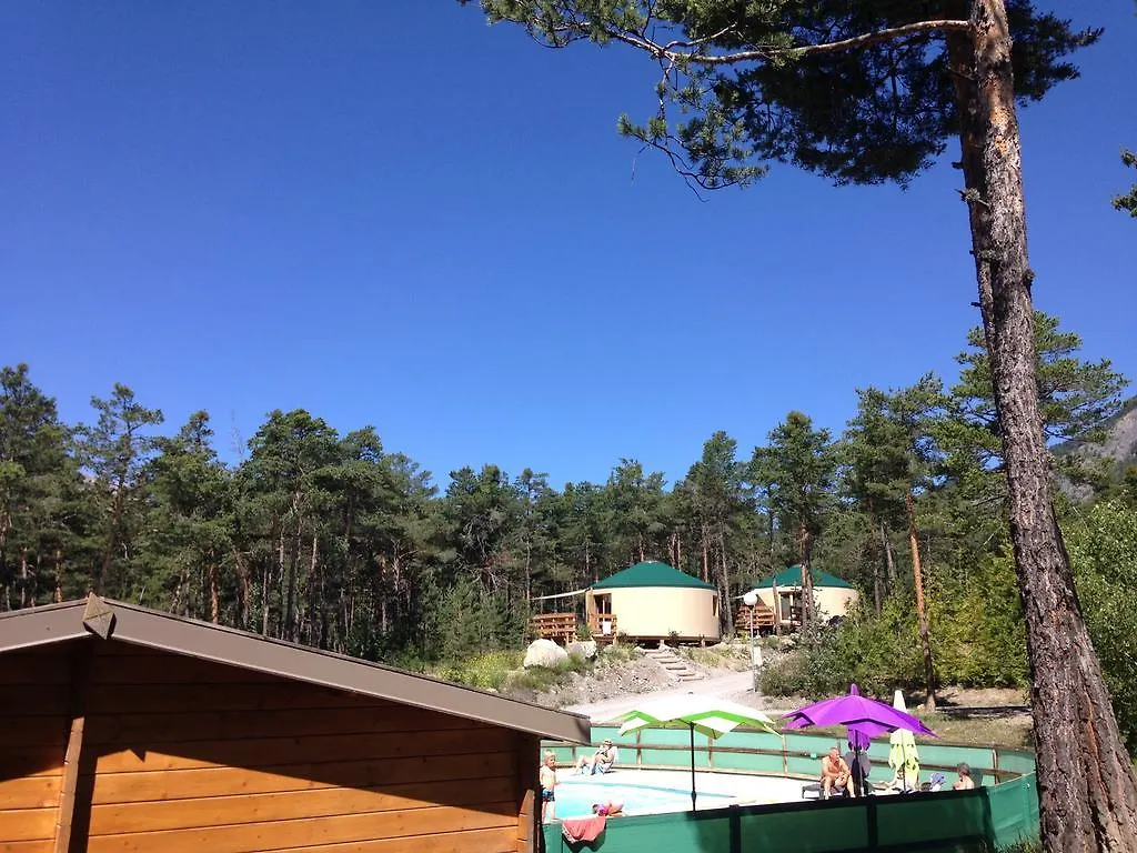 Hotel Parc Résidentiel de Loisir : Le Loup Blanc du Riou à Barcelonnette 0*,